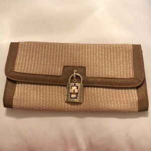 Straw clutch
